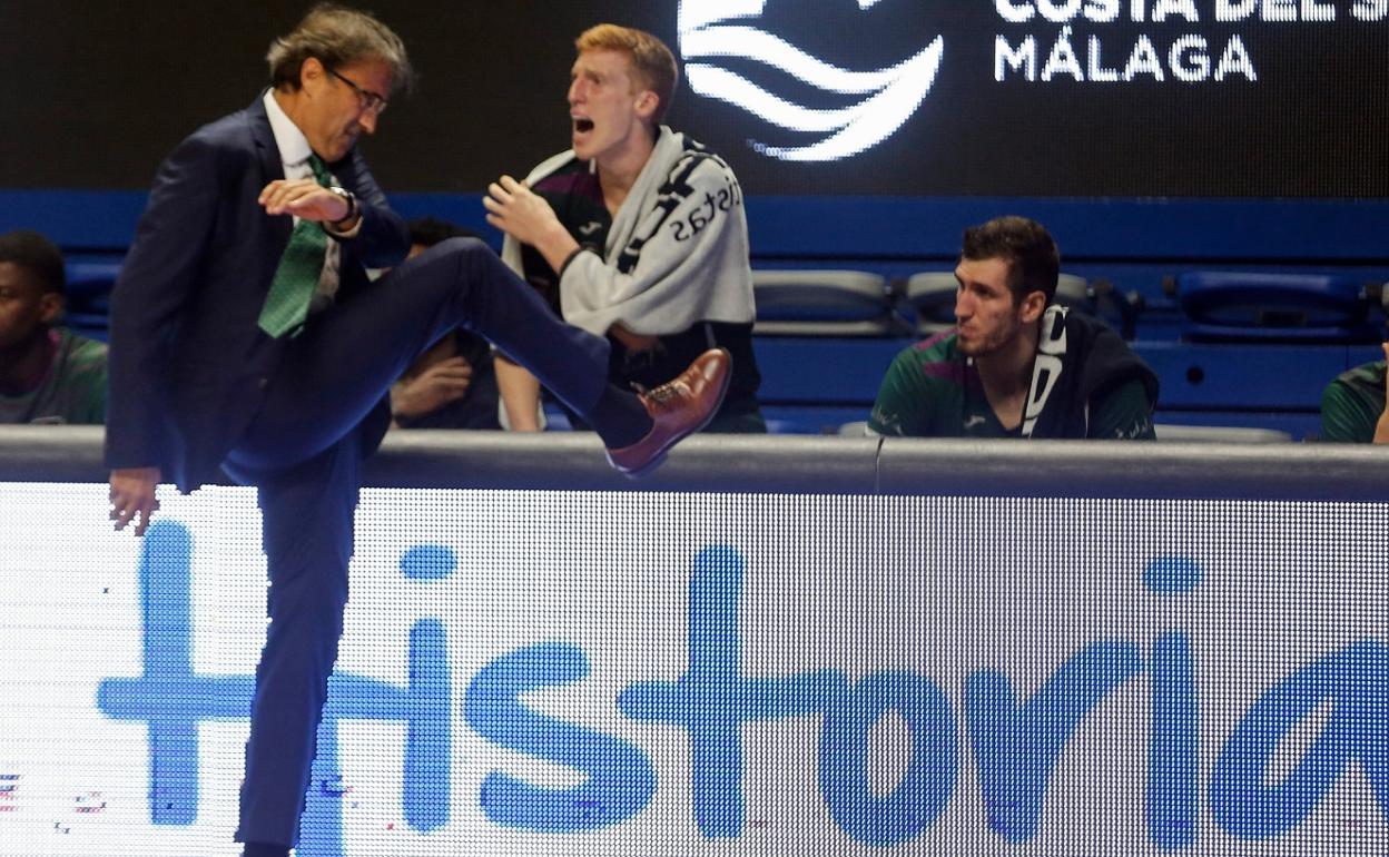Casimiro se lamenta por una acción fallada durante el partido. 