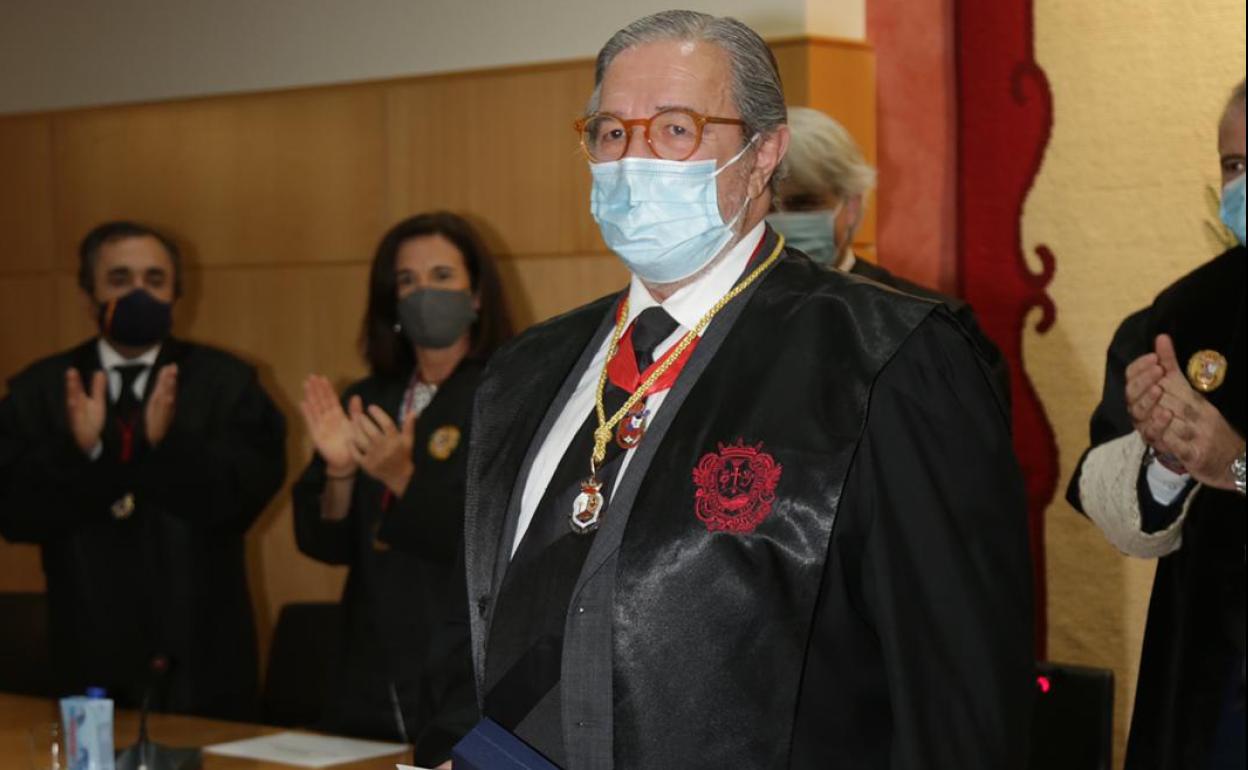Santiago Souvirón de la Macorra recibe la Medalla de Honor del Colegio de Abogados de Málaga