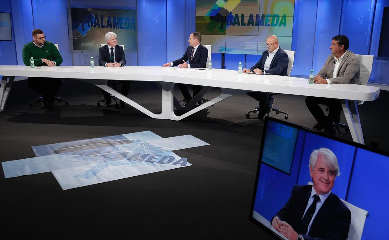 Ignacio López, Carolina España y Salvador González, en 'La Alameda'