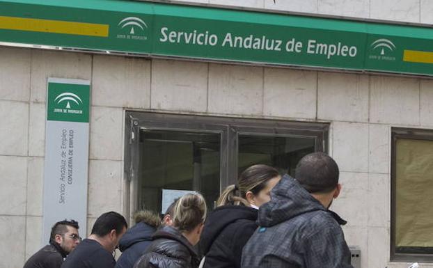 El paro sube en 9.506 personas en octubre en Andalucía, que registra 965.407 desempleados