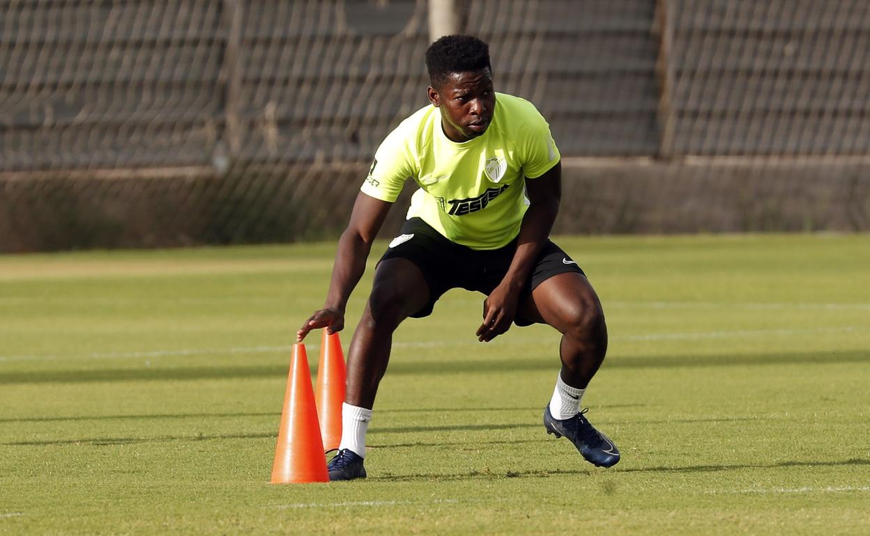 Issa Fomba, jugador del filial, durante un entrenamiento con el primer equipo.