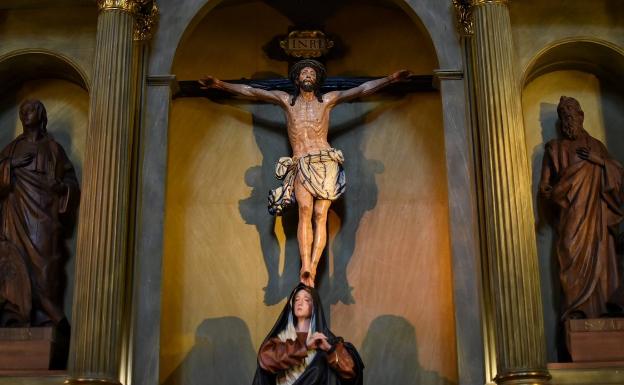 El Cristo de la Victoria, dispuesto en su capilla tras la restauración. 