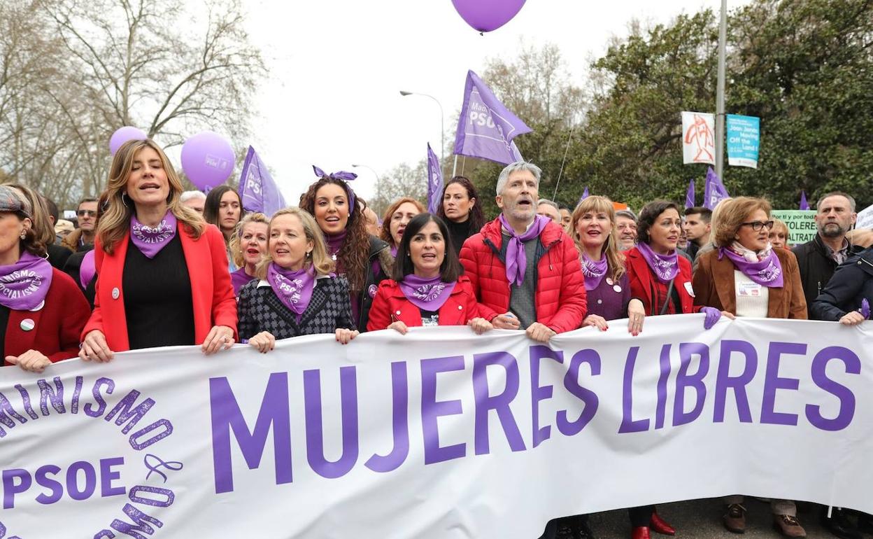 Líderes feministas del PSOE en la manifestación del 8M