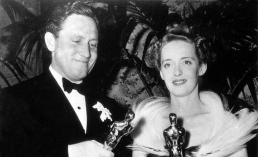 Spencer Tracy y Bette Davis, tras recibir en 1939 el premio Oscar a mejor actor y actriz protagonista de esa edición