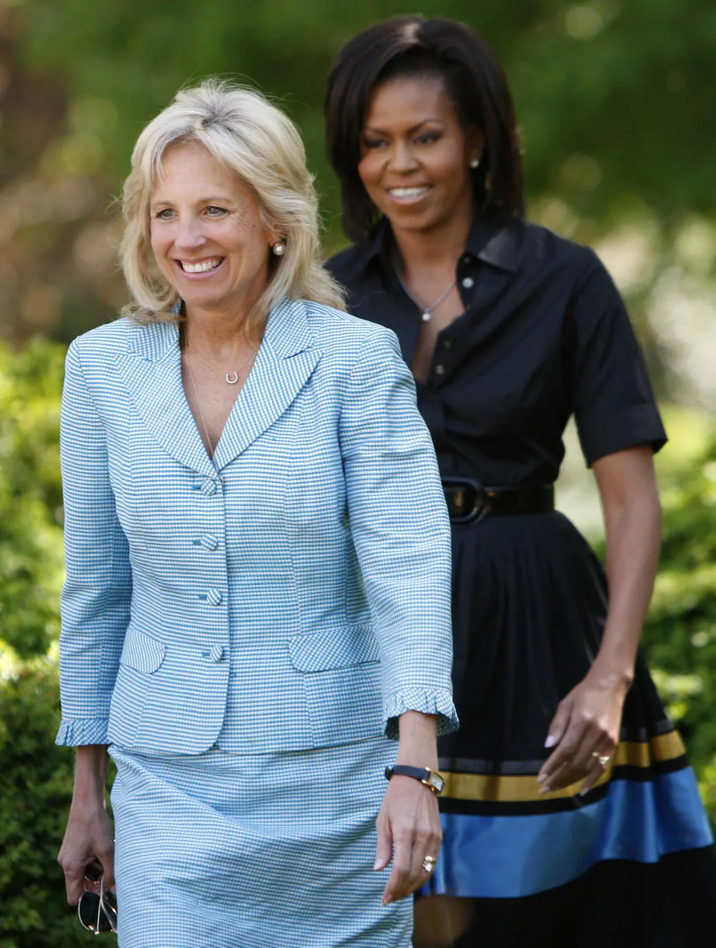 Jill Biden, junto a su predecesora demócrata en la Casa Blanca, Michelle Obama
