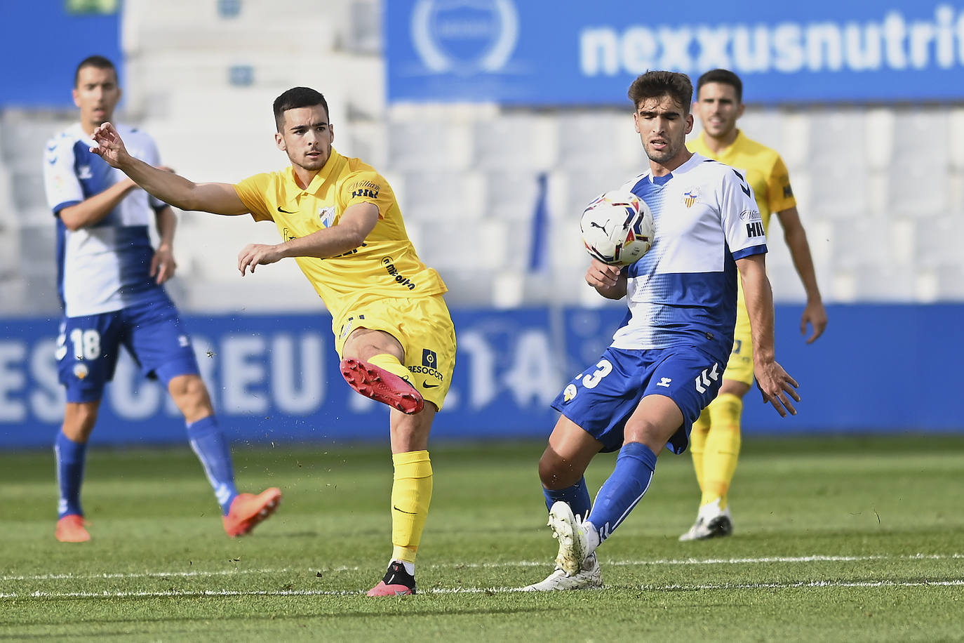 Fotos: Las imágenes del partido del Málaga en Sabadell