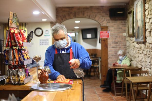 Prohibido consumir en las barras de los bares desde este martes