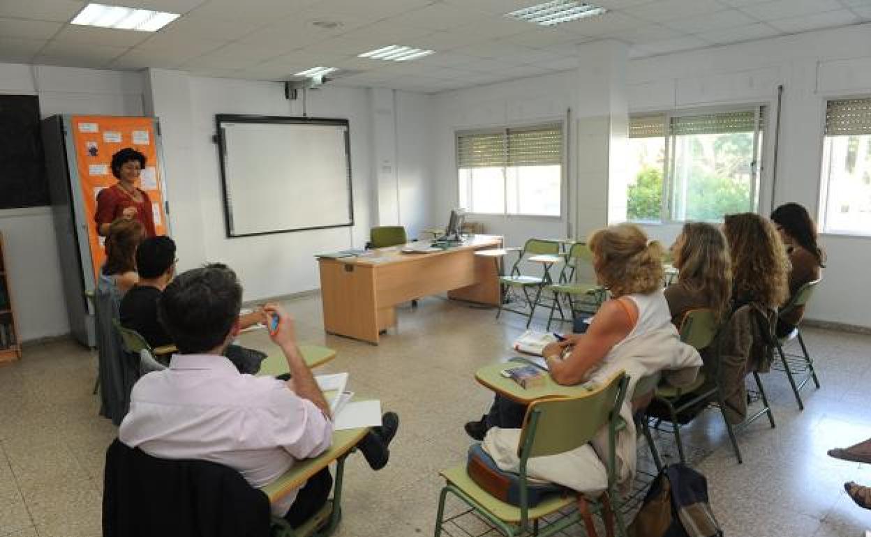 Medidas en Andalucía: Las academias y centros de enseñanza podrán dar clases más allá de las seis de la tarde