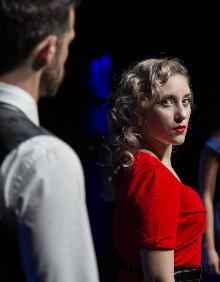 Imagen secundaria 2 - Distintos momentos de la representación de 'Canciones de Olmedo'.