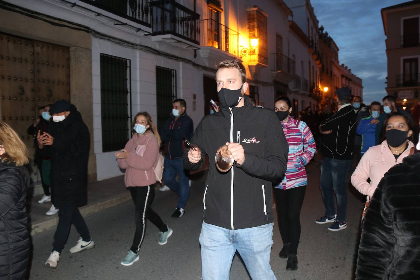 La caminata comenzó en la plaza del Socorro y ha continuado hasta el barrio de San Francisco coreando numerosas reivindicaciones