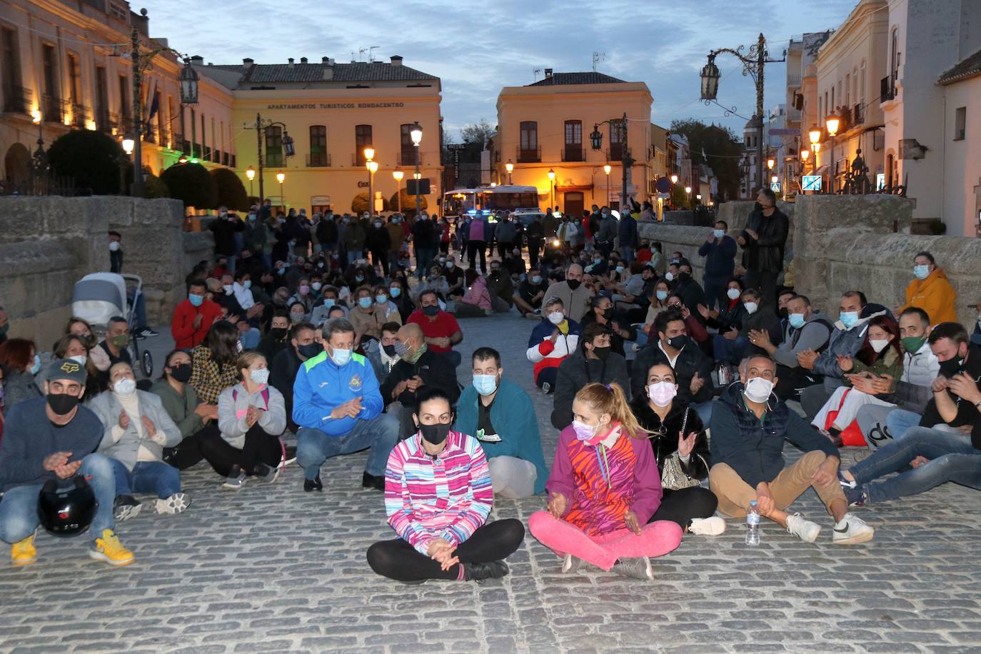 La caminata comenzó en la plaza del Socorro y ha continuado hasta el barrio de San Francisco coreando numerosas reivindicaciones