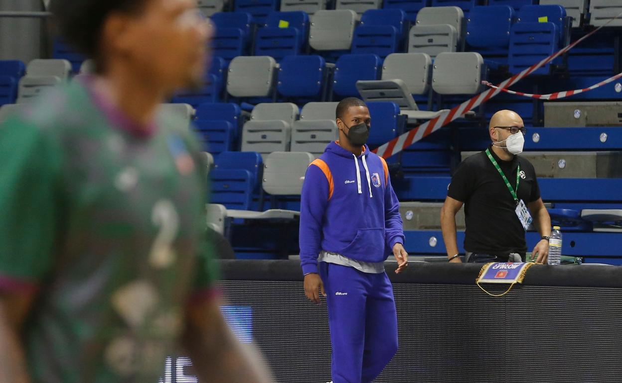 Derek Needham, en la pista del Palacio durante el calentamiento de los equipos. 