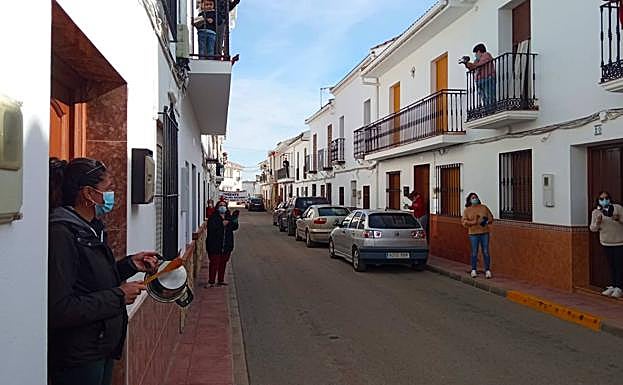 Cacerolada en Cuevas del Becerro para pedir a la Junta un cribado masivo de coronavirus