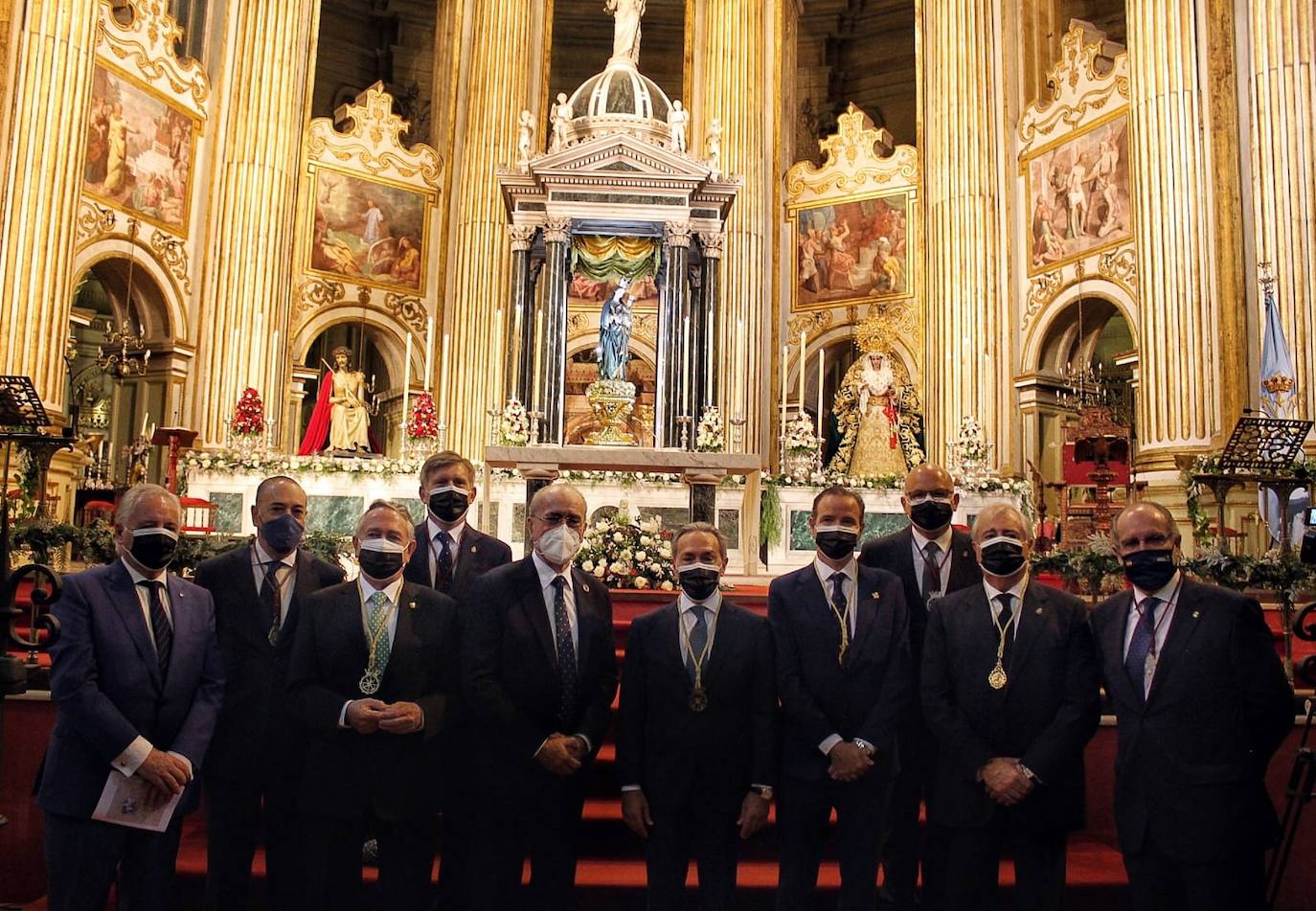 El obispo ha presidido una función solemne para la que han estado presentes en el altar mayor las imágenes del Cristo Coronado de Espinas y la Virgen de Gracia y Esperanza 