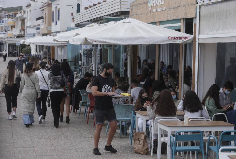 Ambiente en Málaga en el primer sábado de las nuevas restricciones. 