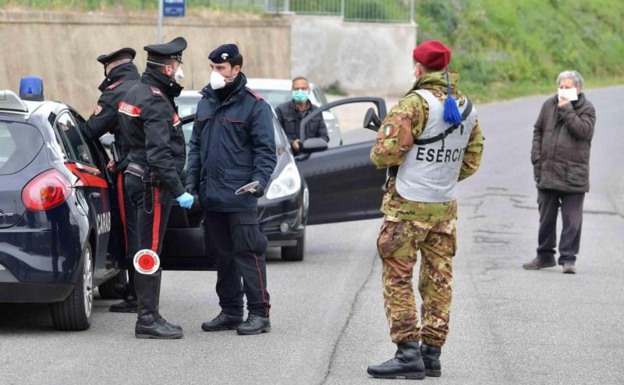 Un control de los carabinieri. 