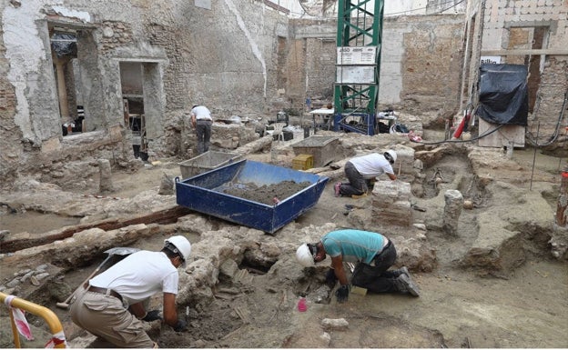 Un equipo de diez arqueólogos trabaja en las excavaciones