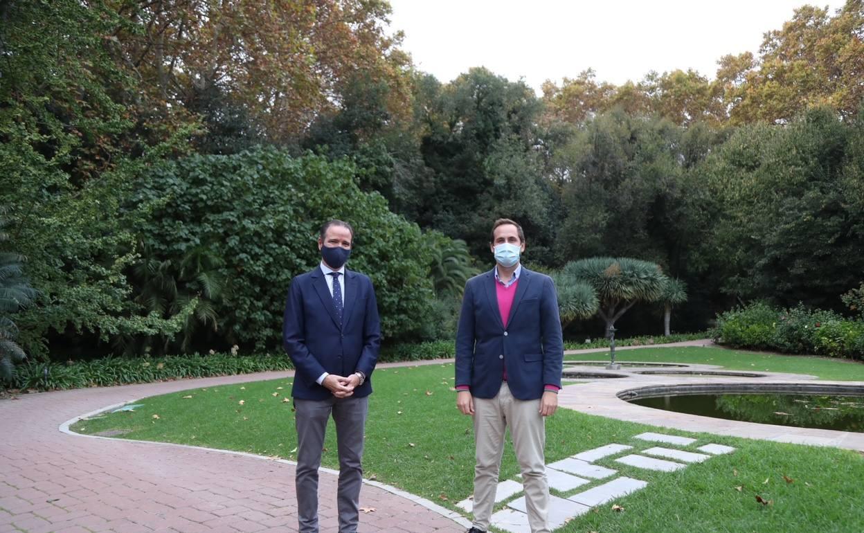 El presidente de la Agrupación, Pablo Atencia, junto al concejal de Juventud Luis Verde. 