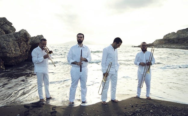 De izquierda a derecha, Ramón Peñaranda, José Antonio Martínez, Carmelo Sosa y Daniel Anarte, director de Oniria. 