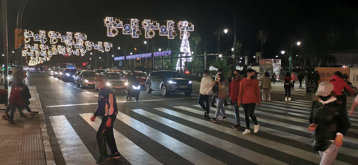 El Centro y los barrios ya lucen su decoración navideña. 
