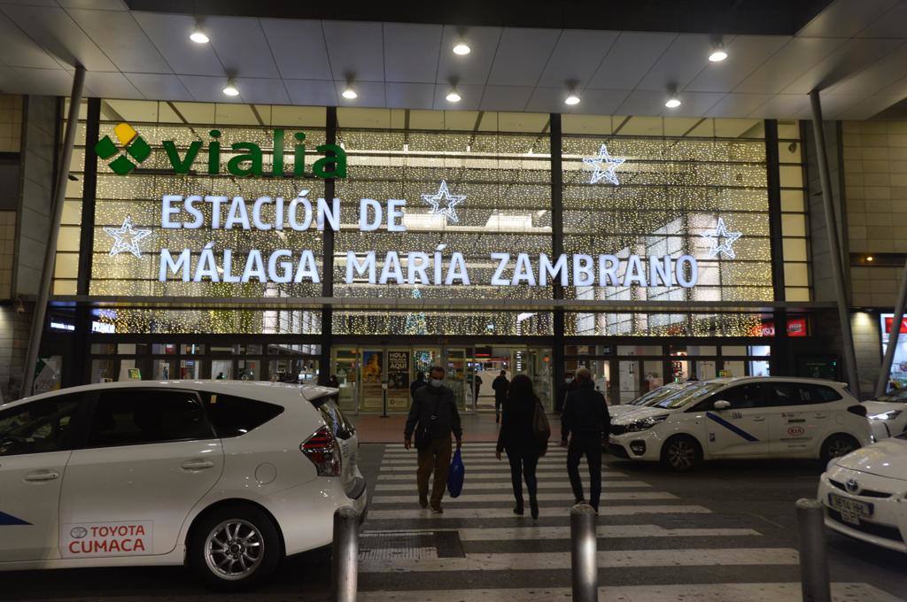 El Centro y los barrios ya lucen su decoración navideña. 
