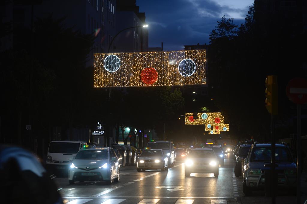 El Centro y los barrios ya lucen su decoración navideña. 