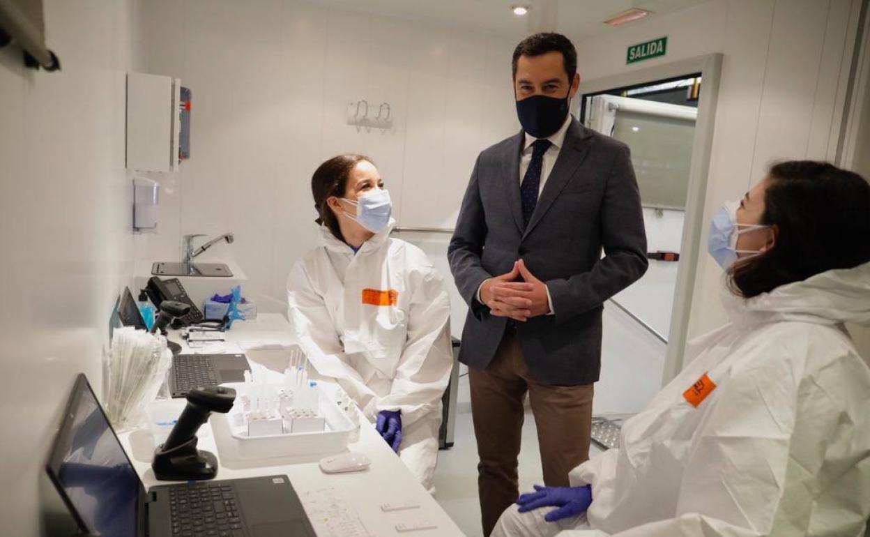 Moreno, en la presentación de las ocho unidades móviles que recorrerán la región para hacer cribados masivos 