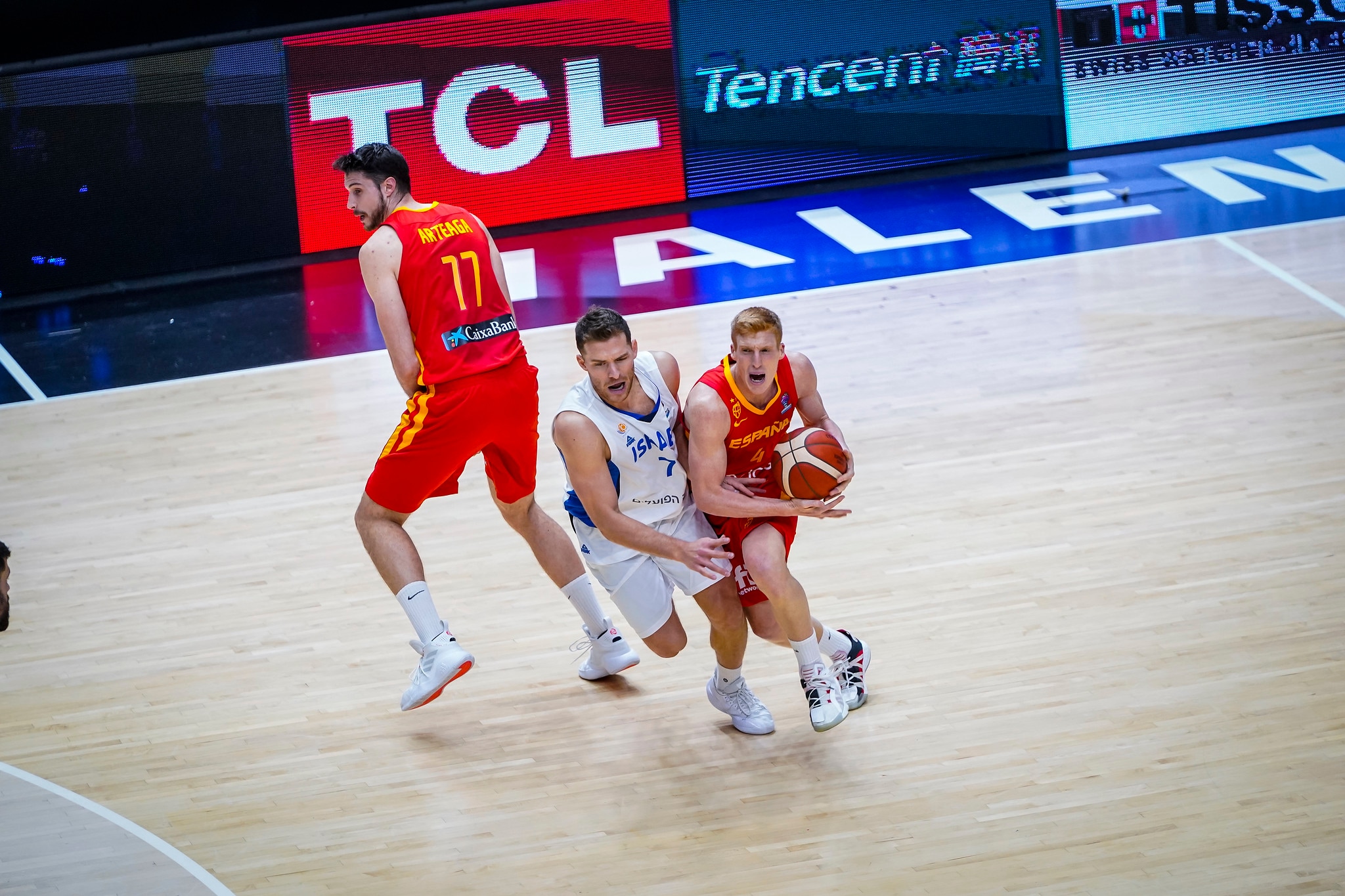 Fotos: En Fotos: Los jugadores del Unicaja, con España