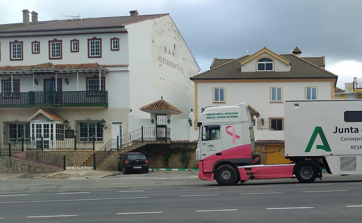 Unidad móvil donde se realizará la prueba a todos los vecinos de Cuevas del Becerro. 
