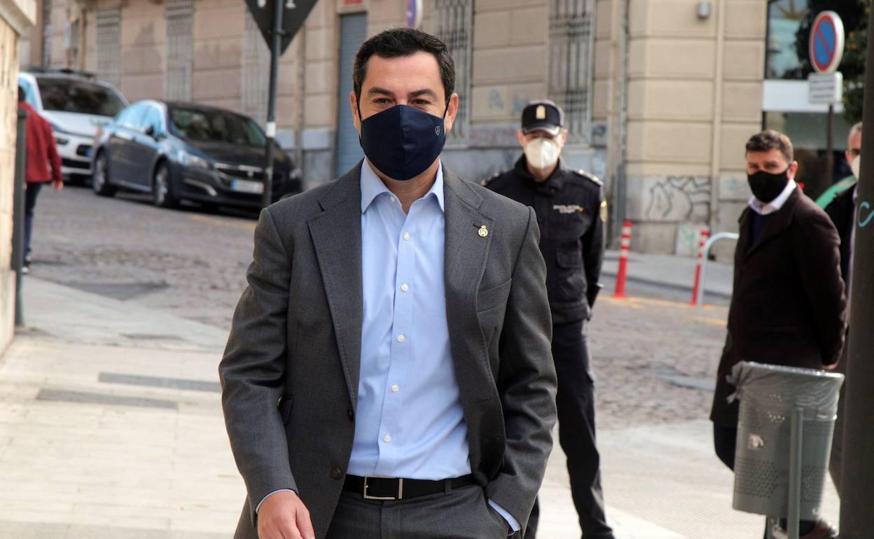 Juanma Moreno, este domingo, antes de presidir el Comité Territorial de Alertas de Salud Pública. 