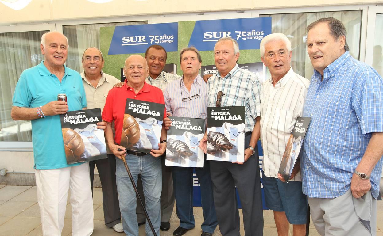 Una inolvidable foto en el edificio de SUR con Muñoz, Pepillo Benítez, Mangüi, Ben Barek, Aragón, Paquito, Torreblanca y Bruna. 