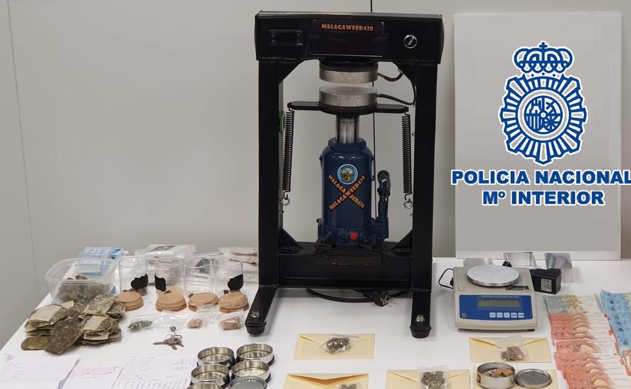 Imagen del material intervenido por la Policía Nacional en Vélez-Málaga. 