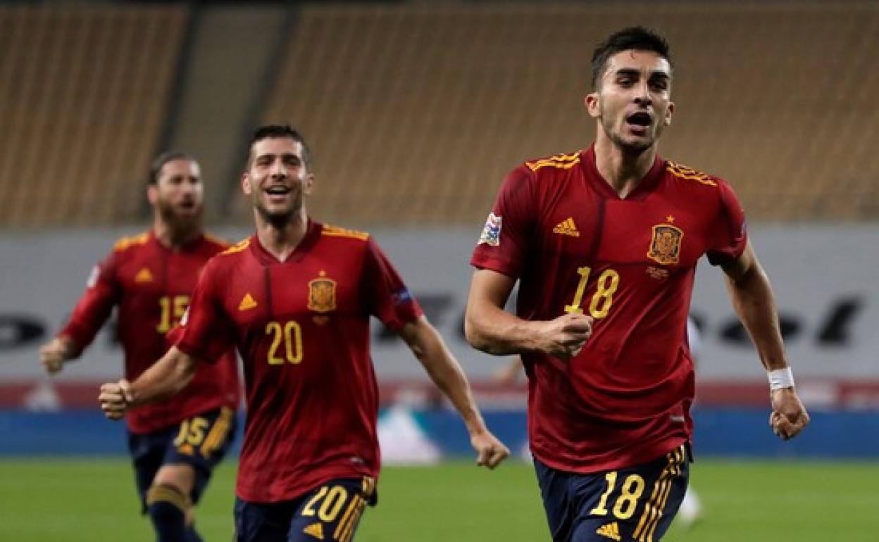 Ferran Torres celebra uno de sus goles en el último partido ante Alemania. 