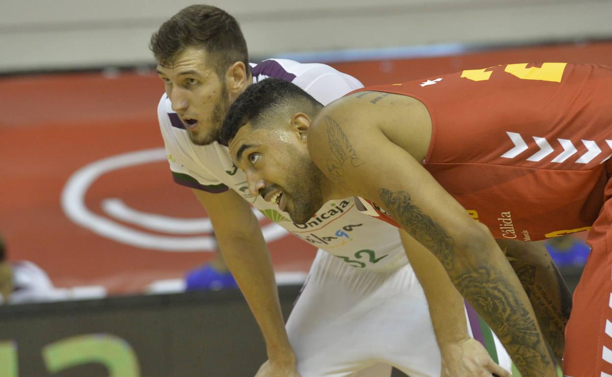 Guerrero y el excajista Lima, en el duelo de pretemporada entre ambos en Murcia (88-74). 