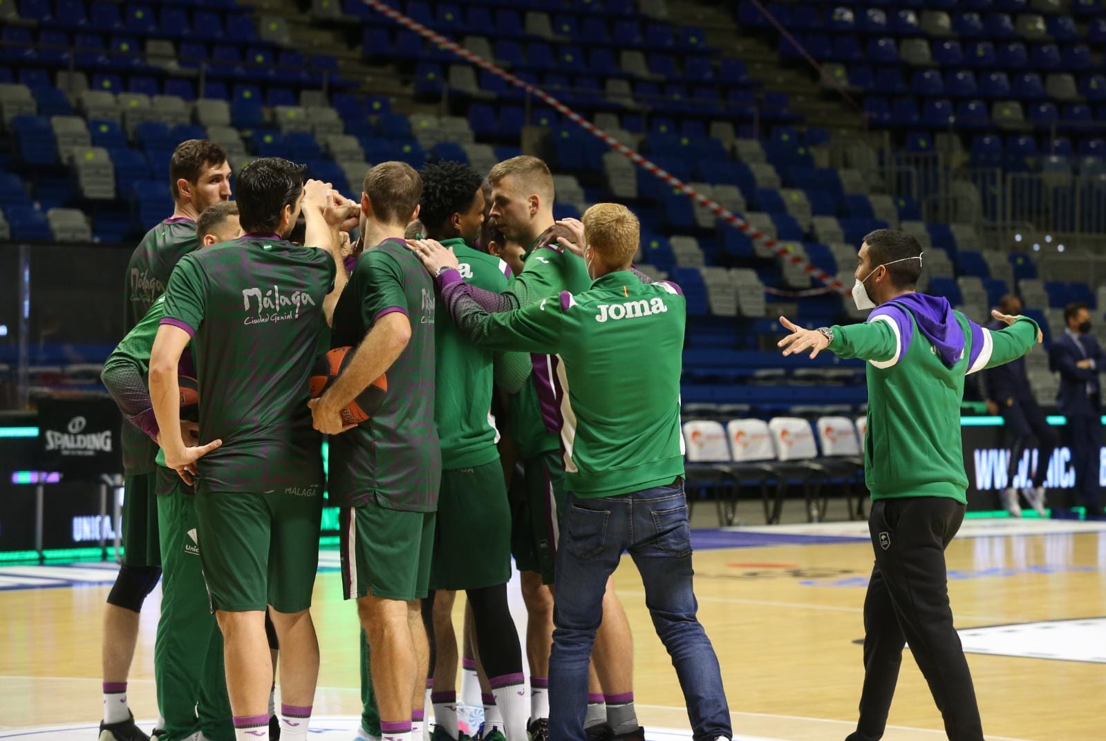 Victoria clara el Unicaja ante el UCAM Murcia