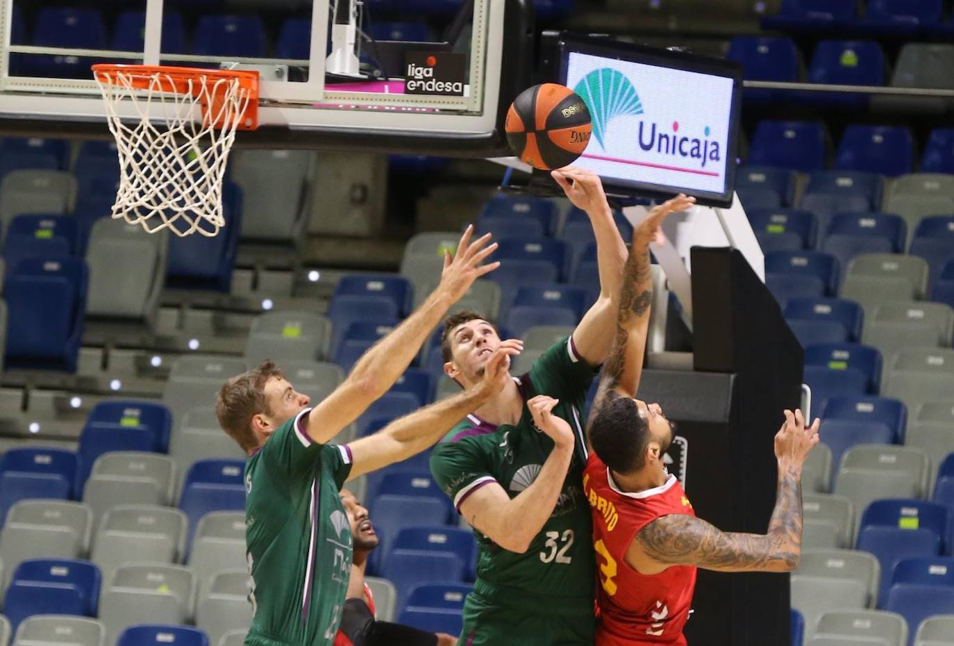 Victoria clara el Unicaja ante el UCAM Murcia