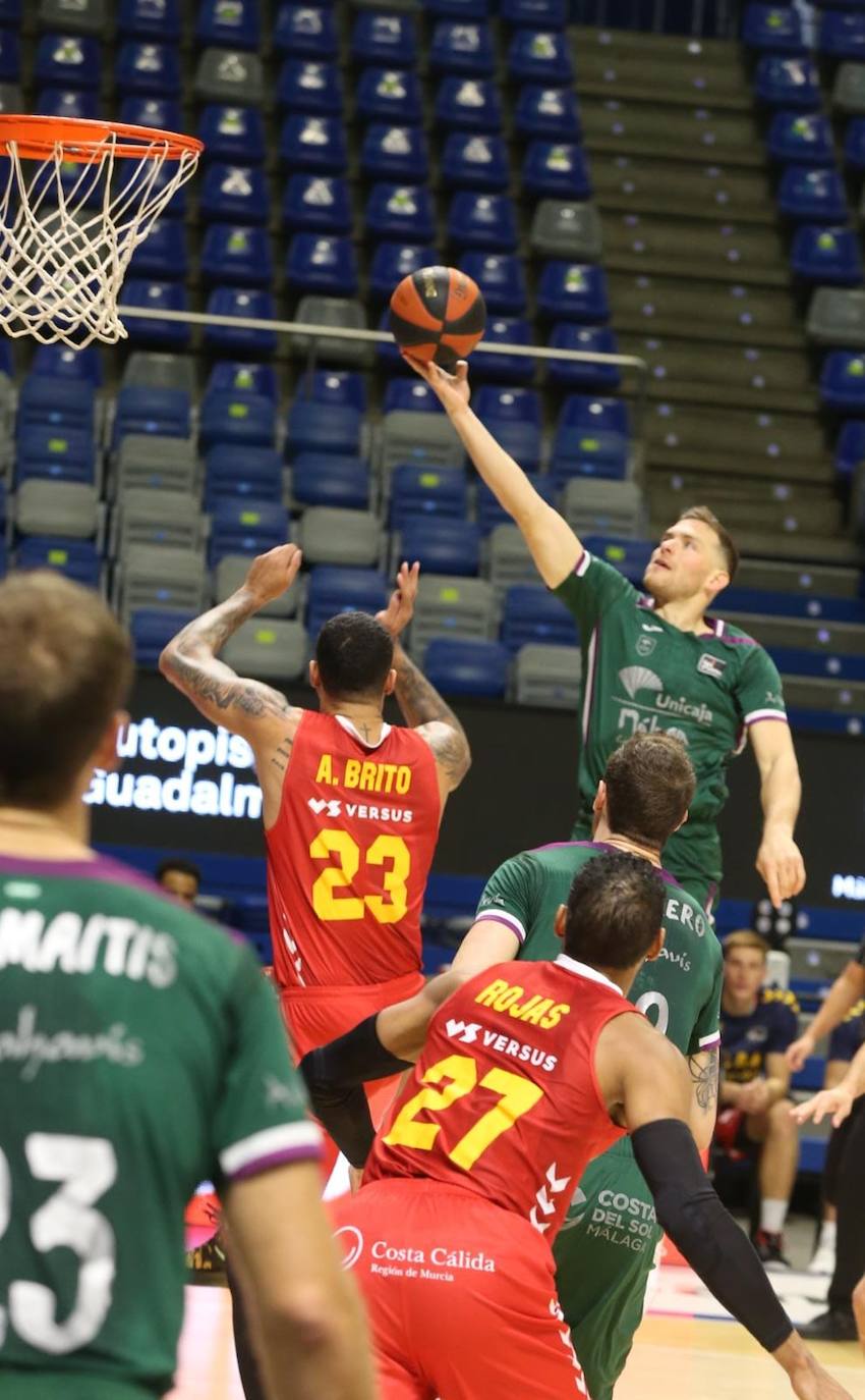 Victoria clara el Unicaja ante el UCAM Murcia