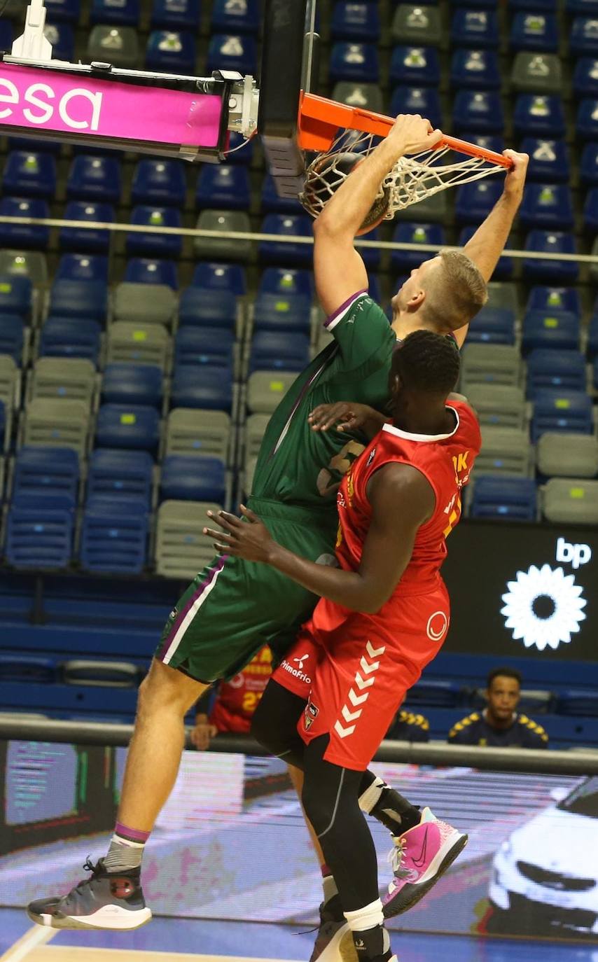 Victoria clara el Unicaja ante el UCAM Murcia