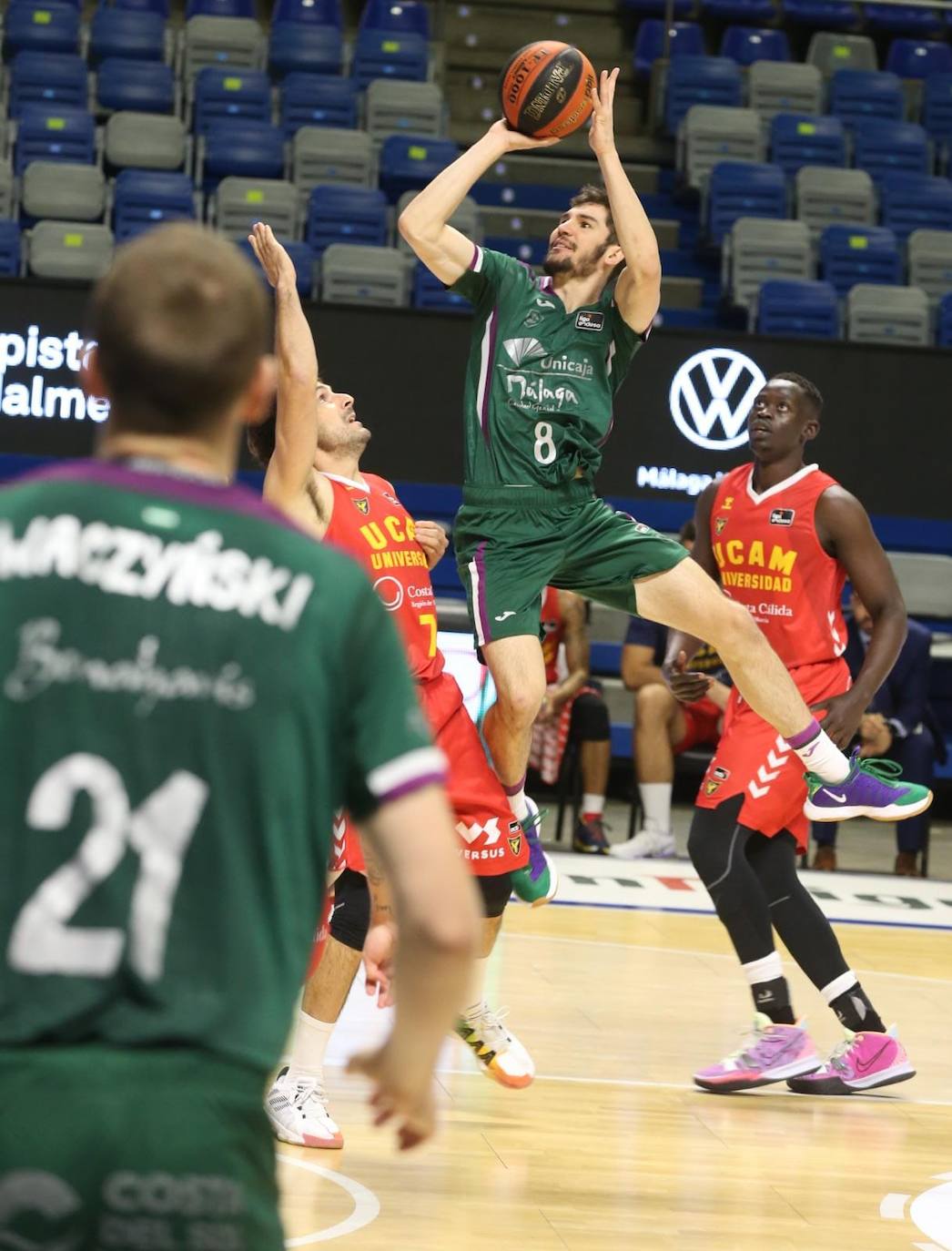 Victoria clara el Unicaja ante el UCAM Murcia