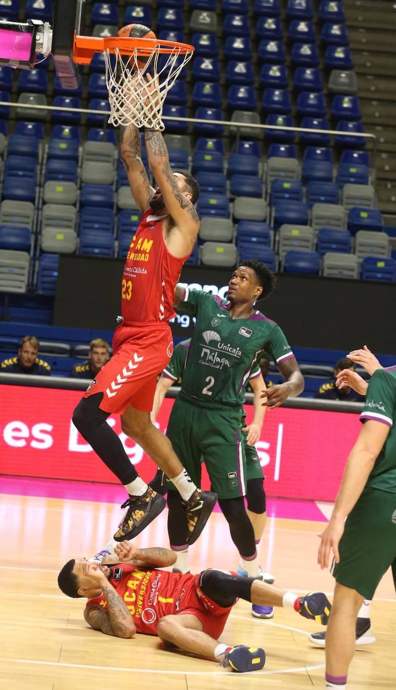 Victoria clara el Unicaja ante el UCAM Murcia