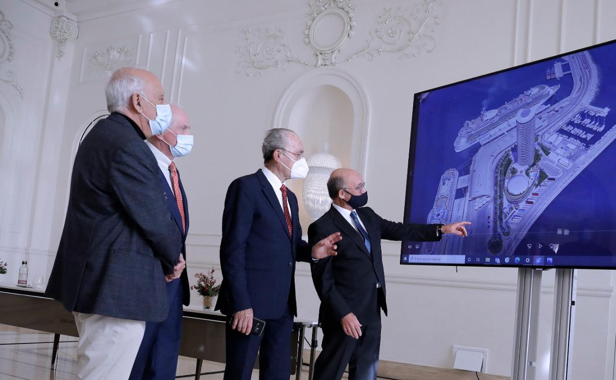 Seguí, Calderón, De la Torre y Rubio comentan la nueva imagen de la torre del Puerto. 