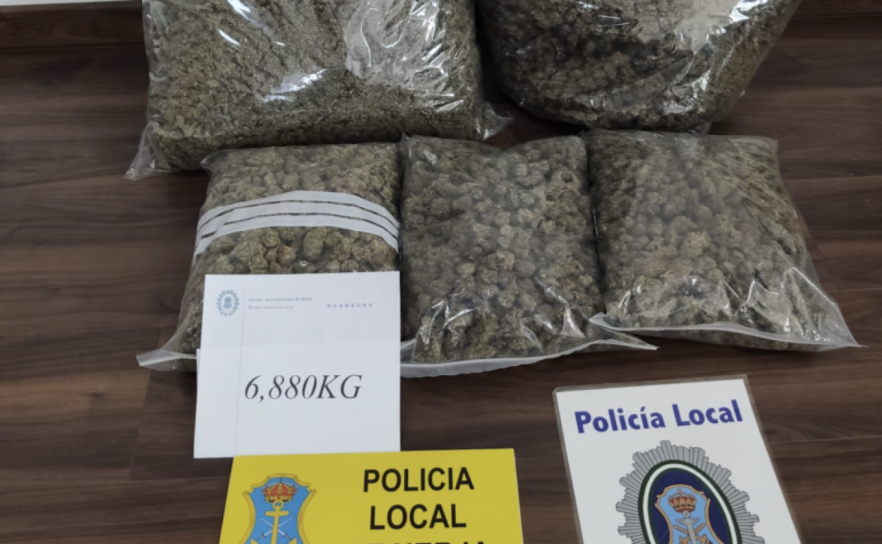 Imagen de la droga intervenida por los agentes. 