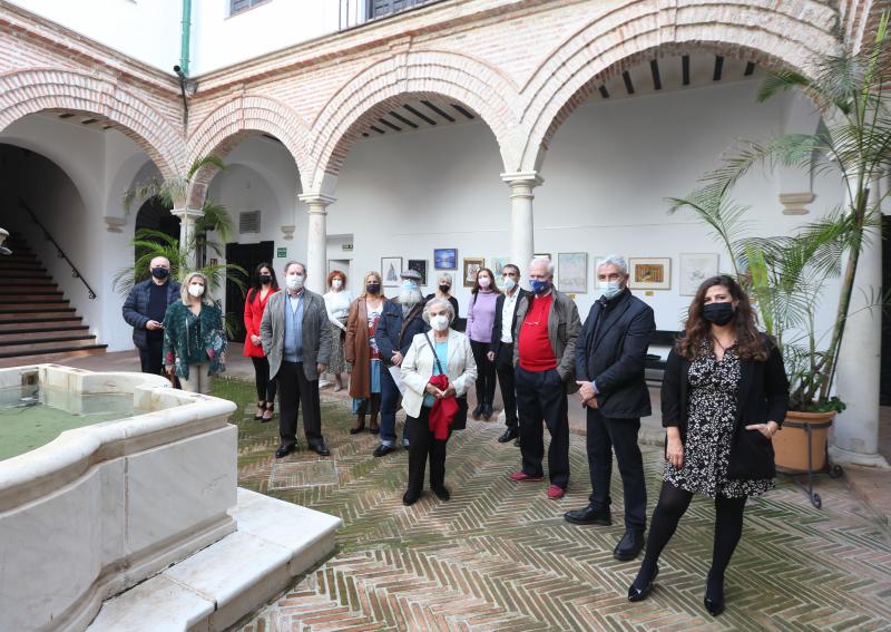 El grupo de pintores expondrán sus postales navideñas hasta el 6 de enero en el patio de la Agrupación de Cofradías