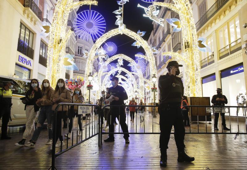 El cierre de bares y restaurantes reduce a partir de las seis la afluencia al Centro en el primer día con movilidad entre municipios
