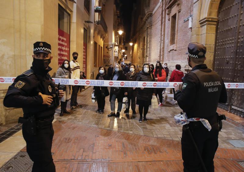 El cierre de bares y restaurantes reduce a partir de las seis la afluencia al Centro en el primer día con movilidad entre municipios