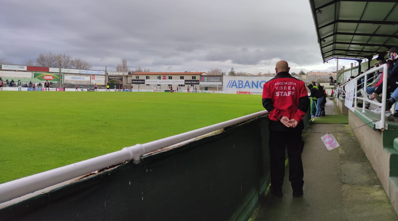 Imágenes del campo de fútbol O Vao en Coruxo, donde jugará el Málaga en la edición 20/21 de la Copa del Rey.