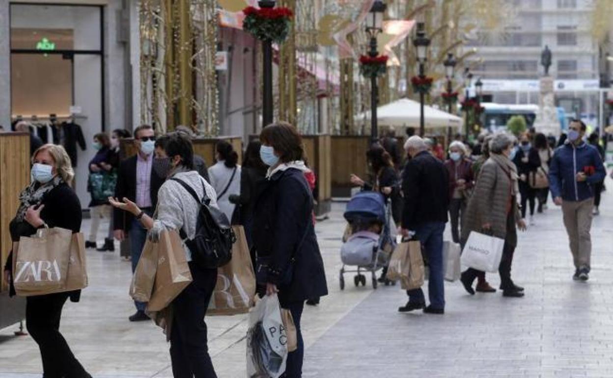 Un informe de Sanidad alerta del aumento de contagios por coronavirus por la relajación de medidas justo antes de la Navidad