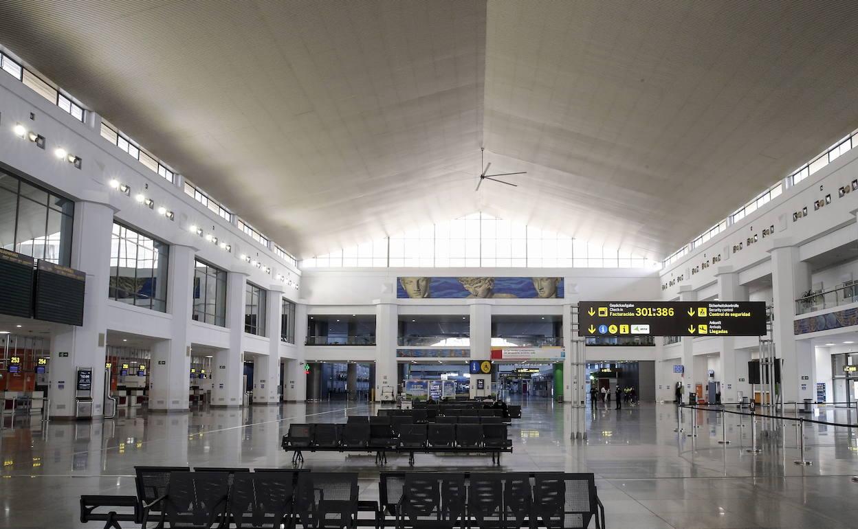 Estampa del aeropuerto convertido en un páramo durante el cierre de fronteras. 