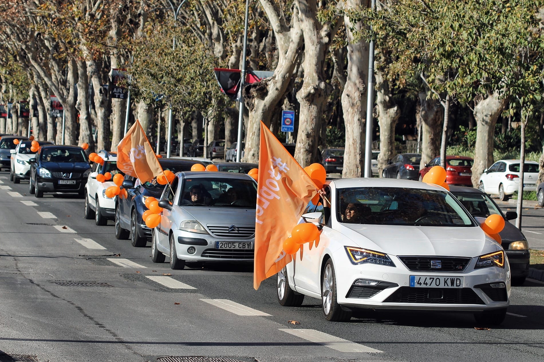 La caravana recorre calles del centro, desde la avenida de la Aurora al puente de la Misericordia