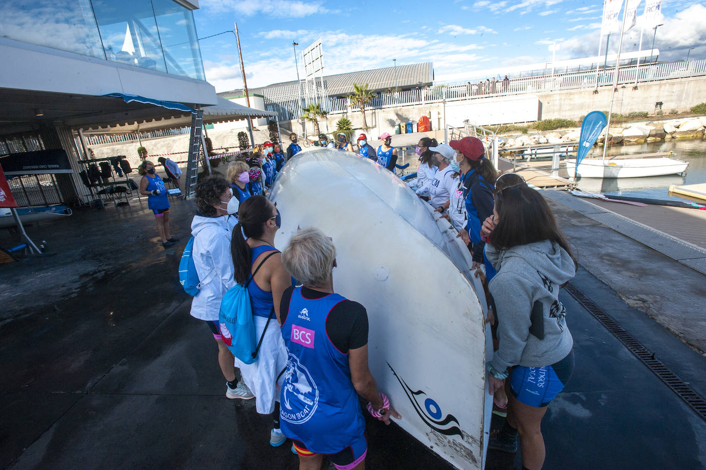El Real Club Mediterráneo, escenario este domingo de la Regata de Invierno de Remo de Banco Fijo 'Ciudad de Málaga', organizada por el área de Deporte del Ayuntamiento de la ciudad, con el asesoramiento técnico de la Asociación Deportiva Málaga Dragon Boats BCS (Supervivientes del cáncer de mama)